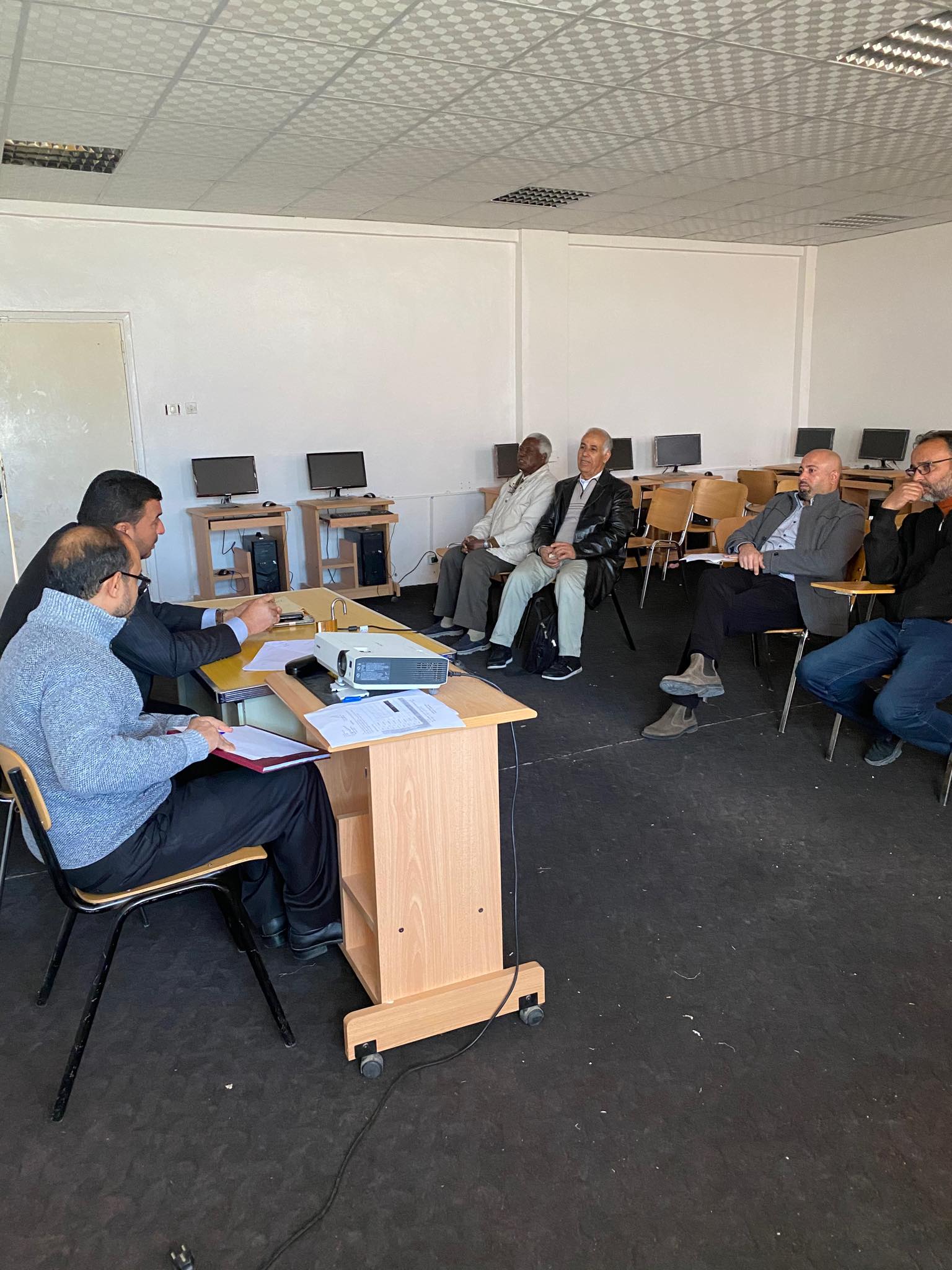 الإجتماع السادس للجنة التحضيرية والعلمية للموتمر ( دور علوم الأرض والبيئة في تنمية الإقتصاد الليبي )